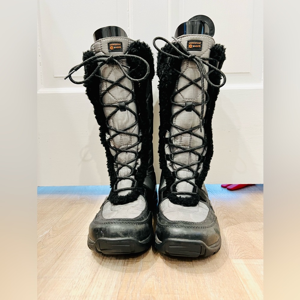 UGG | Gray Capstone Winter Boots - Size 9 - GUC